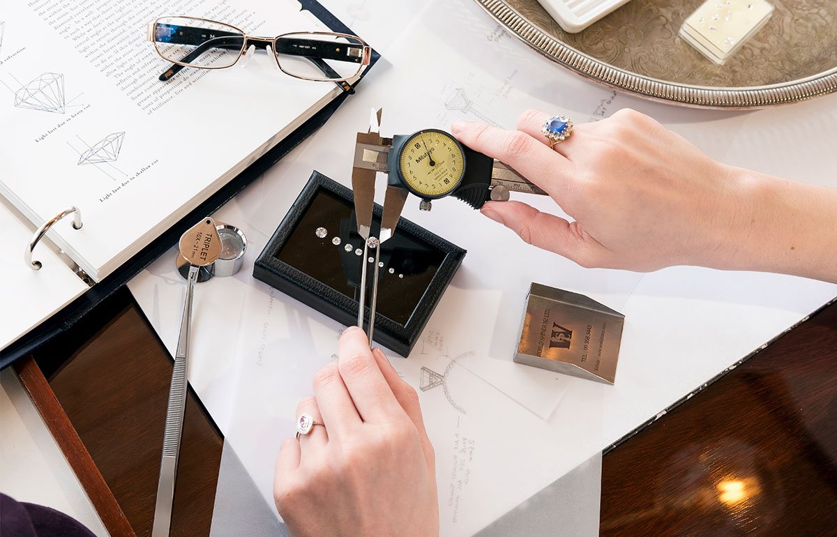 Guthrie's Team Measuring Round Brilliant Diamond